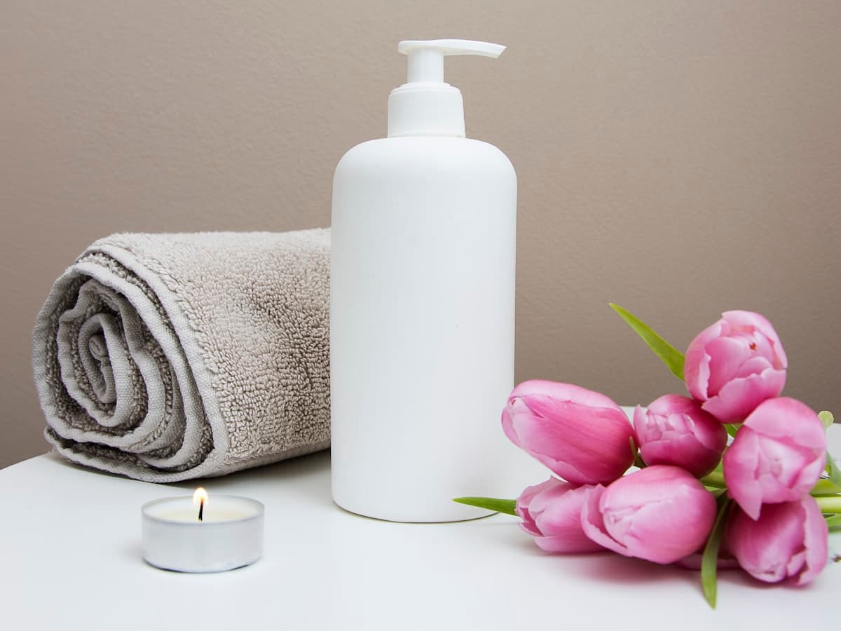 Behandlungsraum GK Cosmetic Studio Schönbühl — ruhige und elegante Atmosphäre